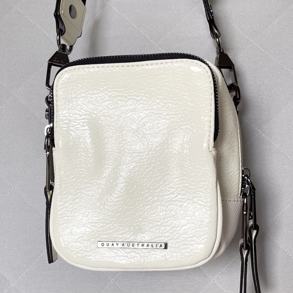 Quay Australia Crossbody Camera Bag - White - Black and White Checkered Strap - Picture 5 of 16